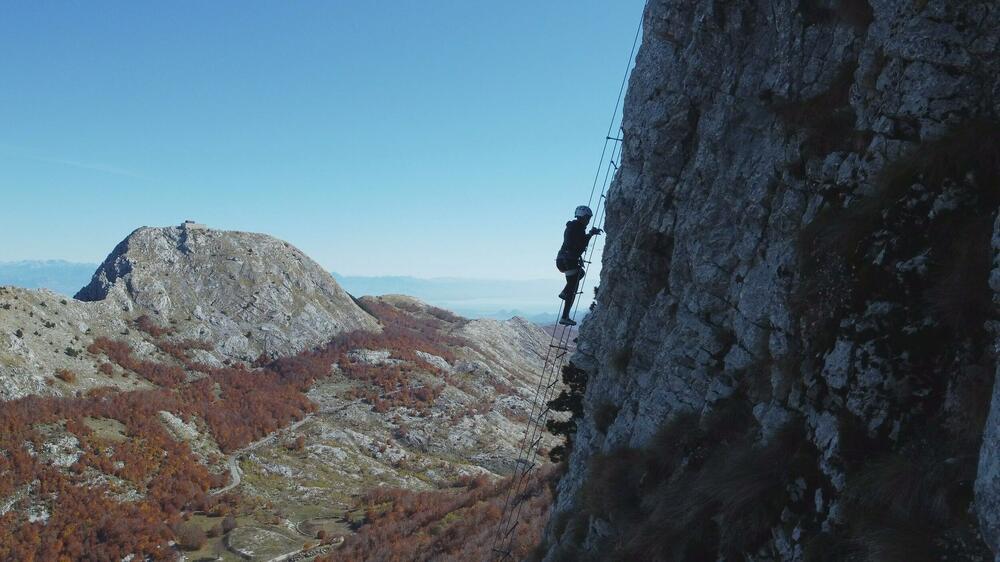 “Viseće ljestve” dionica su kojom učesnici idu jedan po jedan