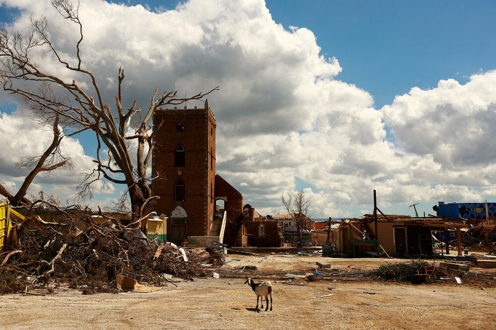 <p>Uragan koji je opustošio čitave regione Jamajke i poplavio Haiti i Kubu, usmrtio je ukuono gotovo 60 ljudi tokom svog višednevnog kretanja kroz Karibe<br /> </p>