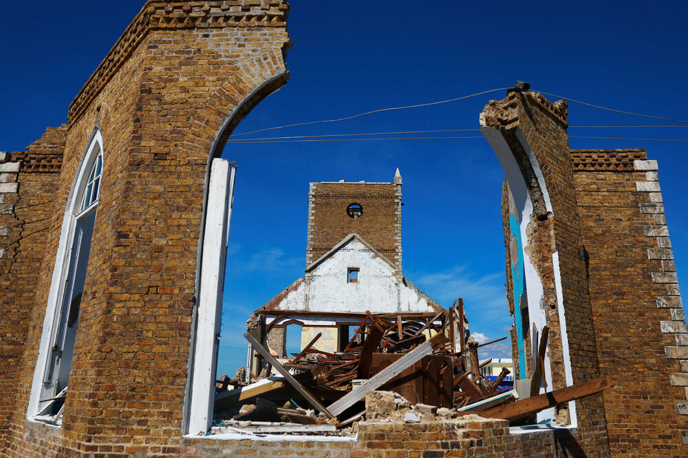 <p>Uragan koji je opustošio čitave regione Jamajke i poplavio Haiti i Kubu, usmrtio je ukuono gotovo 60 ljudi tokom svog višednevnog kretanja kroz Karibe<br /> </p>