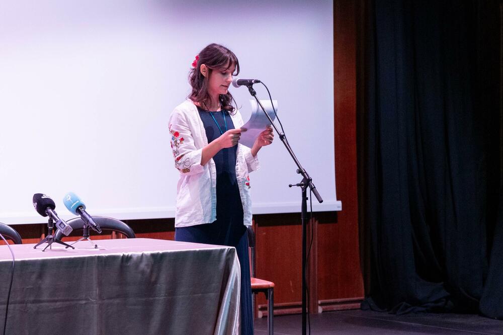 <p>U saopštenju Crnogorskog društva ekologa (CDE) se navodi da je u Crvenoj komuni u Petrovcu, održana javna panel diskusija "Budućnost Buljarice", koju je organizovao CDE s ciljem otvaranja javnog dijaloga o razvoju i zaštiti ovog izuzetno vrijednog područja crnogorskog primorja.</p>