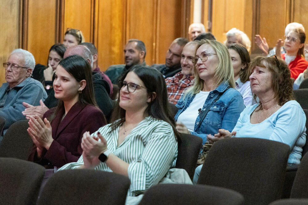 <p>U saopštenju Crnogorskog društva ekologa (CDE) se navodi da je u Crvenoj komuni u Petrovcu, održana javna panel diskusija "Budućnost Buljarice", koju je organizovao CDE s ciljem otvaranja javnog dijaloga o razvoju i zaštiti ovog izuzetno vrijednog područja crnogorskog primorja.</p>