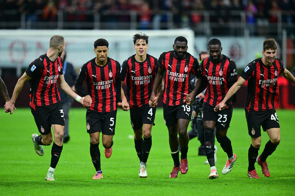 Fudbaleri Milana proslavljaju pobjedu, Foto: Reuters