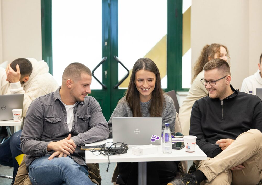 <p>Studenti Univerziteta Crne Gore, učesnici One Akademije poslovnih vještina, nastavili su svoje putovanje kroz svijet savremenog biznisa novim modulom posvećenim komercijalnoj strategiji, inovacijama i razvoju proizvoda.</p>