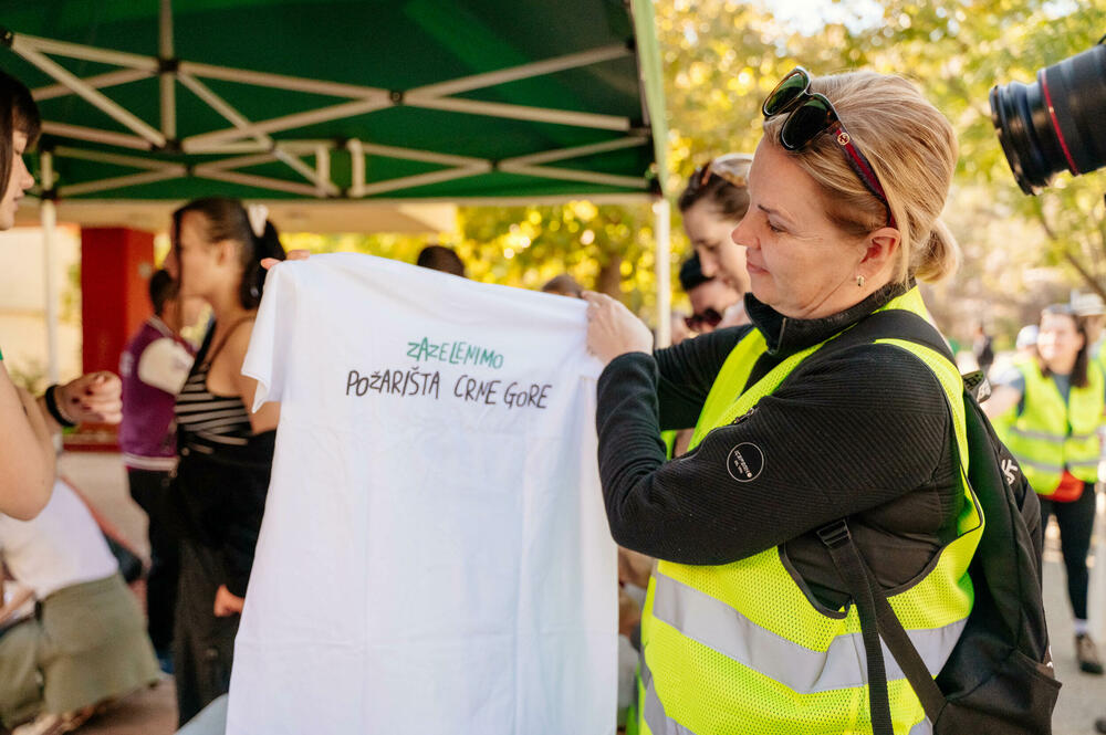 <p>U okviru inicijative „Boranka“ Saveza izviđača Crne Gore, koja okuplja partnere u obnovi opožarenih područja pokrenuta je i akcija „Jedno drvo je važno“ kompanije One.</p>