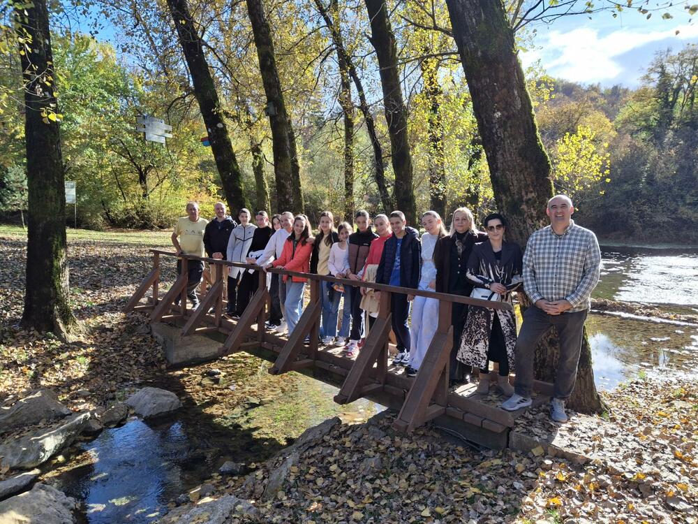 <p>Iz DMEN su kazali da se u drugom dijelu predavanja govorilo o kućnom kompostiranju,te da se naglasilo da kod kuće, kompostiranje počinje sakupljanjem kuhinjskih otpadaka, poput kore od voća i povrća, taloga od kafe i ljuski od jaja</p>