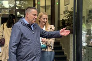 Svjedoci tvrde da o službenim putovanjima i radu tokom praznika...