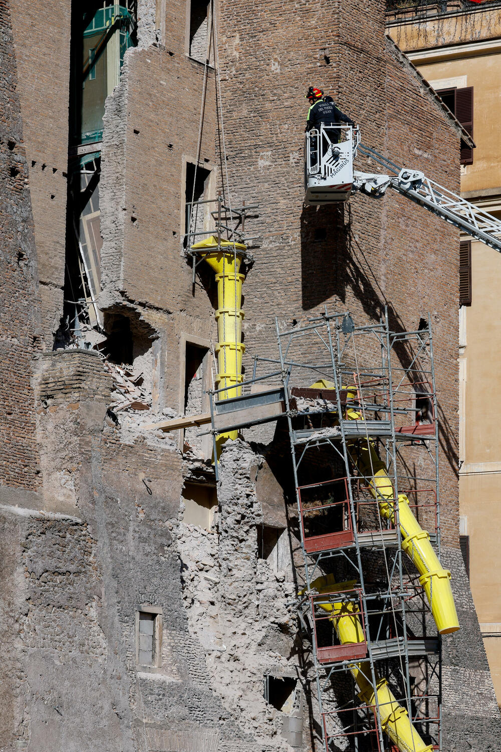 <p>Tore dei Konti sagradio je u 13. vijeku papa Inokentije III, kao rezidenciju za svoju porodicu</p>