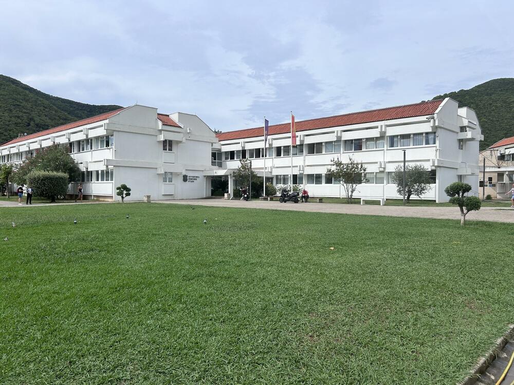 Drugouvrščeni Peković obtožuje budvansko oblast glede konkursa za direktorja Parking servisa in napoveduje kazensko prijavo