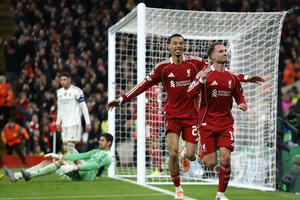 Mekalister je kraljeva noćna mora, ni prvak ne zaustavlja moćni...