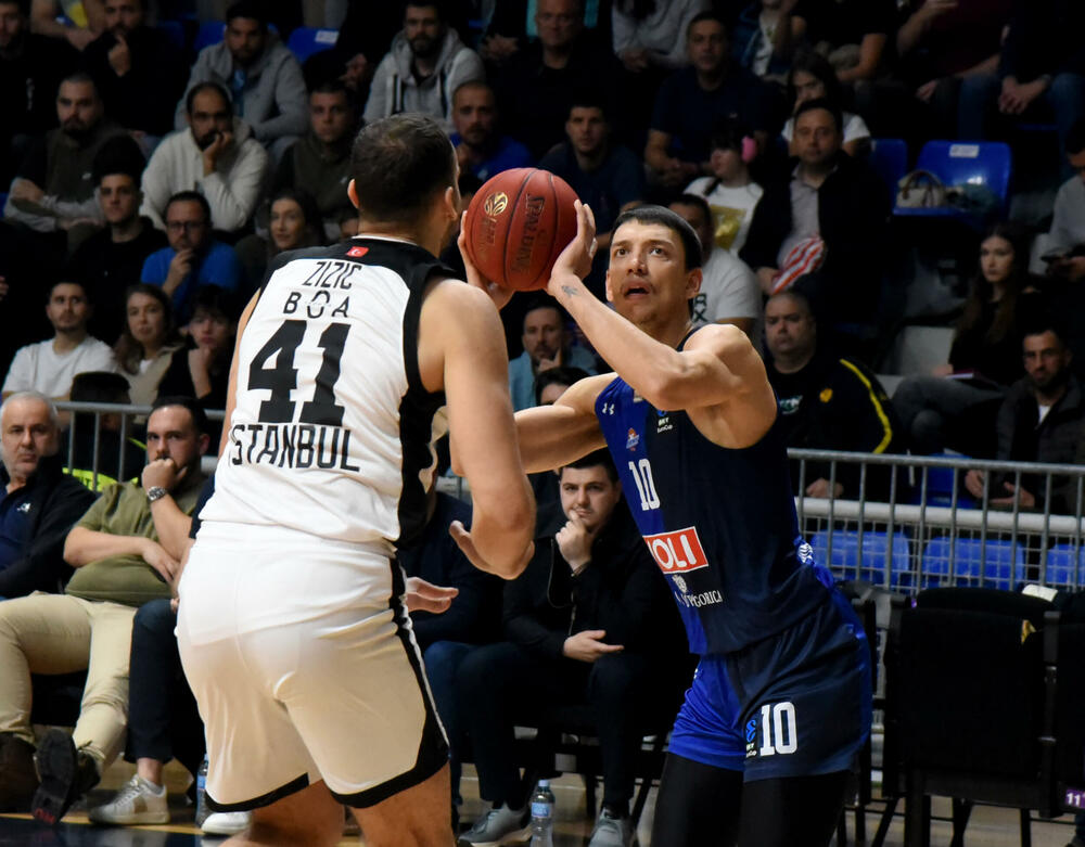 <p>Atmosfera iz dvorane "M-Tel Morača" treba da bude pravi primjer i prava poruka<br /> </p>