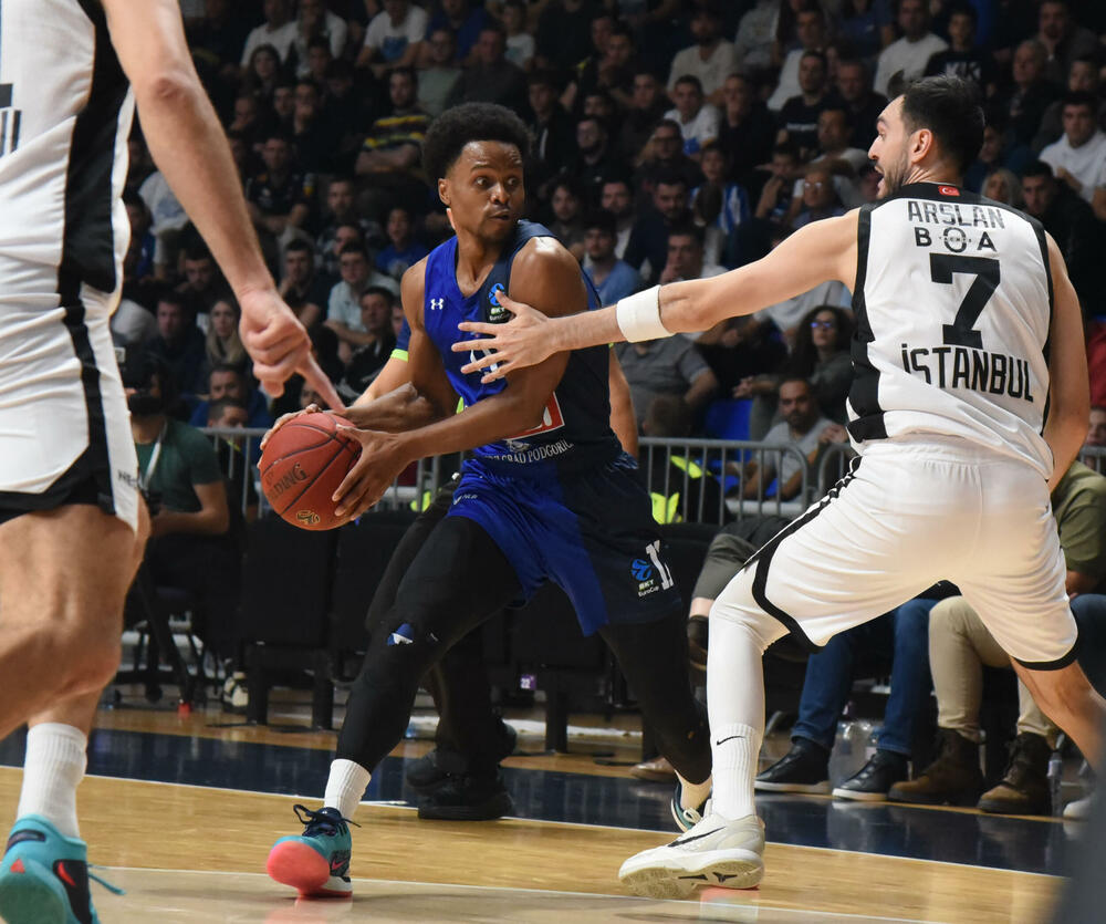 <p>Atmosfera iz dvorane "M-Tel Morača" treba da bude pravi primjer i prava poruka<br /> </p>