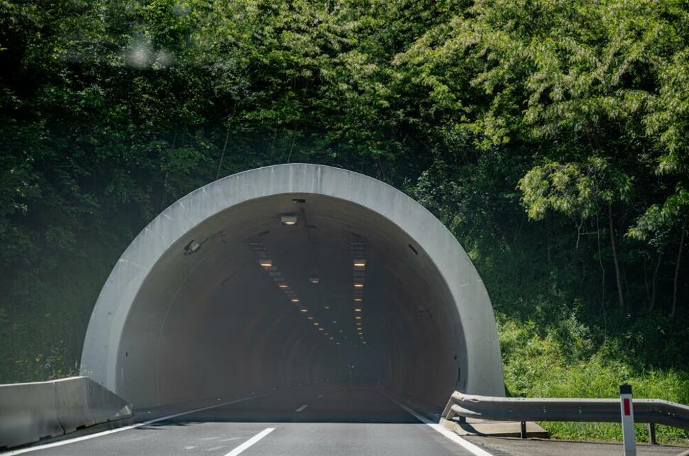 Zaprta bo dvourna prekinitev prometa skozi tunel Vrmac