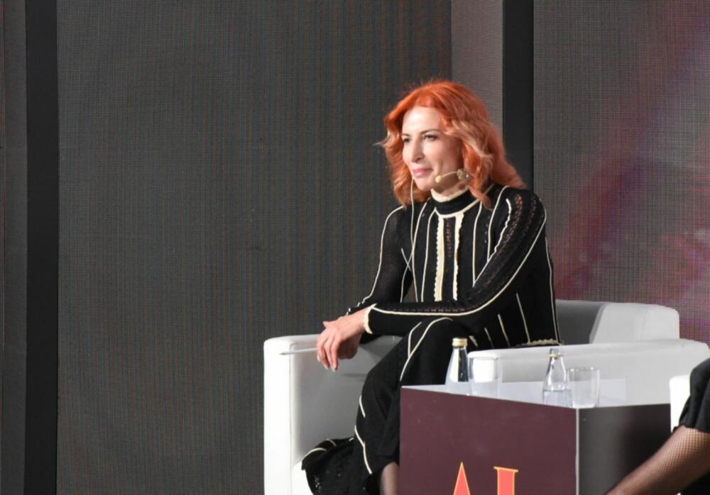 <p>&bdquo;Liderstvo znači ne bojati se biti u manjini kad je najlakše ćutati. Svako nasilje, svaka prijetnja i govor mržnje upereni su na sve nas. Moramo imati hrabrosti da stanemo na stranu dobra, da štitimo dostojanstvo svakog čovjeka, posebno onih koji pripadaju manjinama&ldquo;, poručila je predsjednica Asocijacije liderki Crne Gore</p>