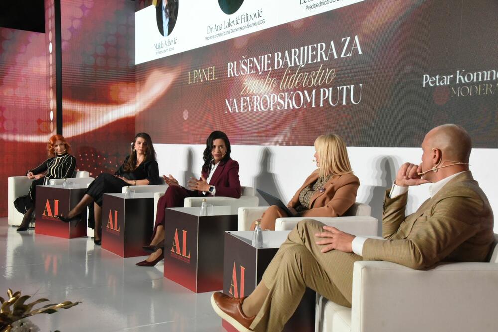 <p>&bdquo;Liderstvo znači ne bojati se biti u manjini kad je najlakše ćutati. Svako nasilje, svaka prijetnja i govor mržnje upereni su na sve nas. Moramo imati hrabrosti da stanemo na stranu dobra, da štitimo dostojanstvo svakog čovjeka, posebno onih koji pripadaju manjinama&ldquo;, poručila je predsjednica Asocijacije liderki Crne Gore</p>