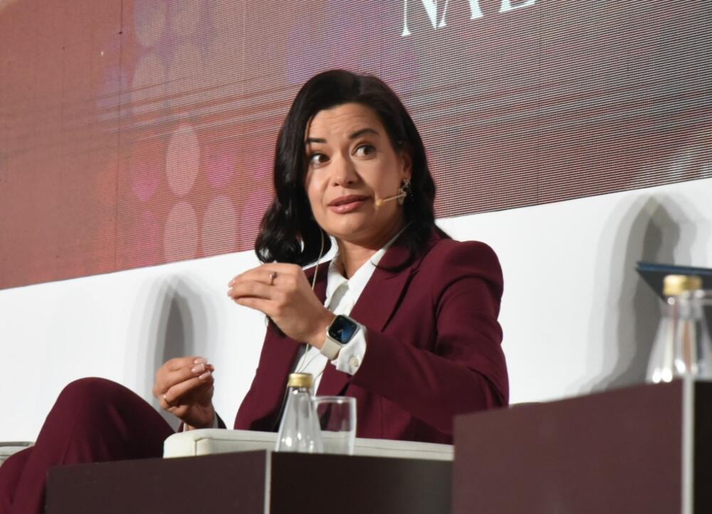 <p>&bdquo;Liderstvo znači ne bojati se biti u manjini kad je najlakše ćutati. Svako nasilje, svaka prijetnja i govor mržnje upereni su na sve nas. Moramo imati hrabrosti da stanemo na stranu dobra, da štitimo dostojanstvo svakog čovjeka, posebno onih koji pripadaju manjinama&ldquo;, poručila je predsjednica Asocijacije liderki Crne Gore</p>