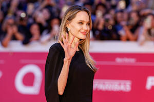 Anđelina Džoli u iznenadnoj posjeti Hersonu na jugu Ukrajine