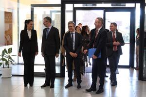 Svečano otkrivena ploča novog objekta OŠ "Vladimir Nazor"