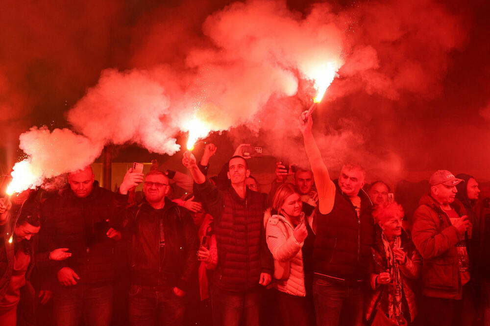 Vučićeve pristalice u Beogradu, Foto: Reuters