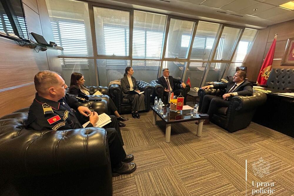 Sa sastanka, Foto: Uprava policije