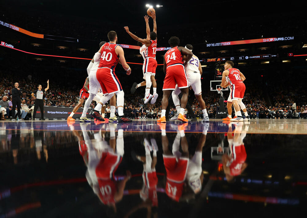 Finiks pobijedio Kliperse u jedinom meču NBA lige igranom u petak...