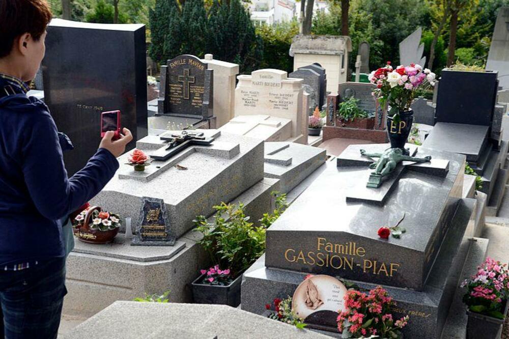 Potpis ispod fotografije, Per Lašez, mesto gde počivaju brojni umetnici poput pevačice Edit Pjaf, popularna je turistička atrakcija Pariza, Foto: Getty Images