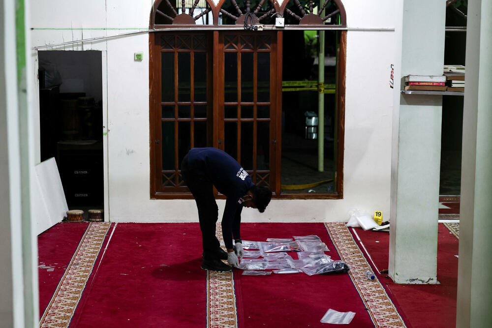 <p>Policija je na mjestu događaja pronašla "igračku oružja" sa nekim natpisima na njoj, saopštila je predsjednička palata Indonezije, bez daljih objašnjenja</p>