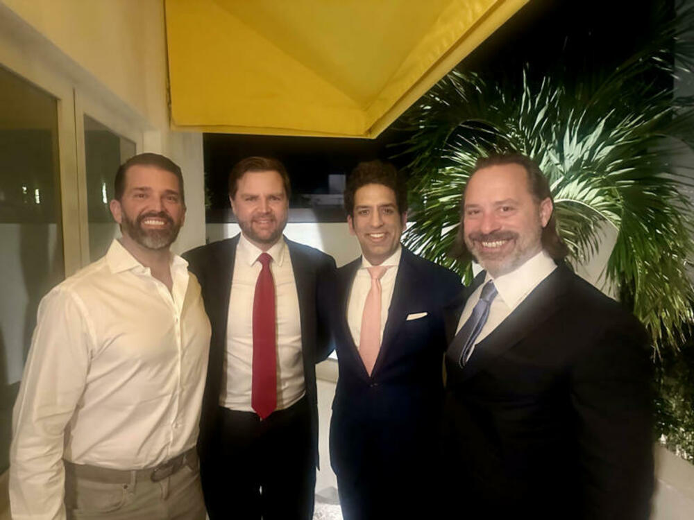 Donald Tramp Mlađi, Džej Di Vens, Omid Malik i Kris Baskirk u Palm Biču nekoliko dana prije Trampove druge inauguracije