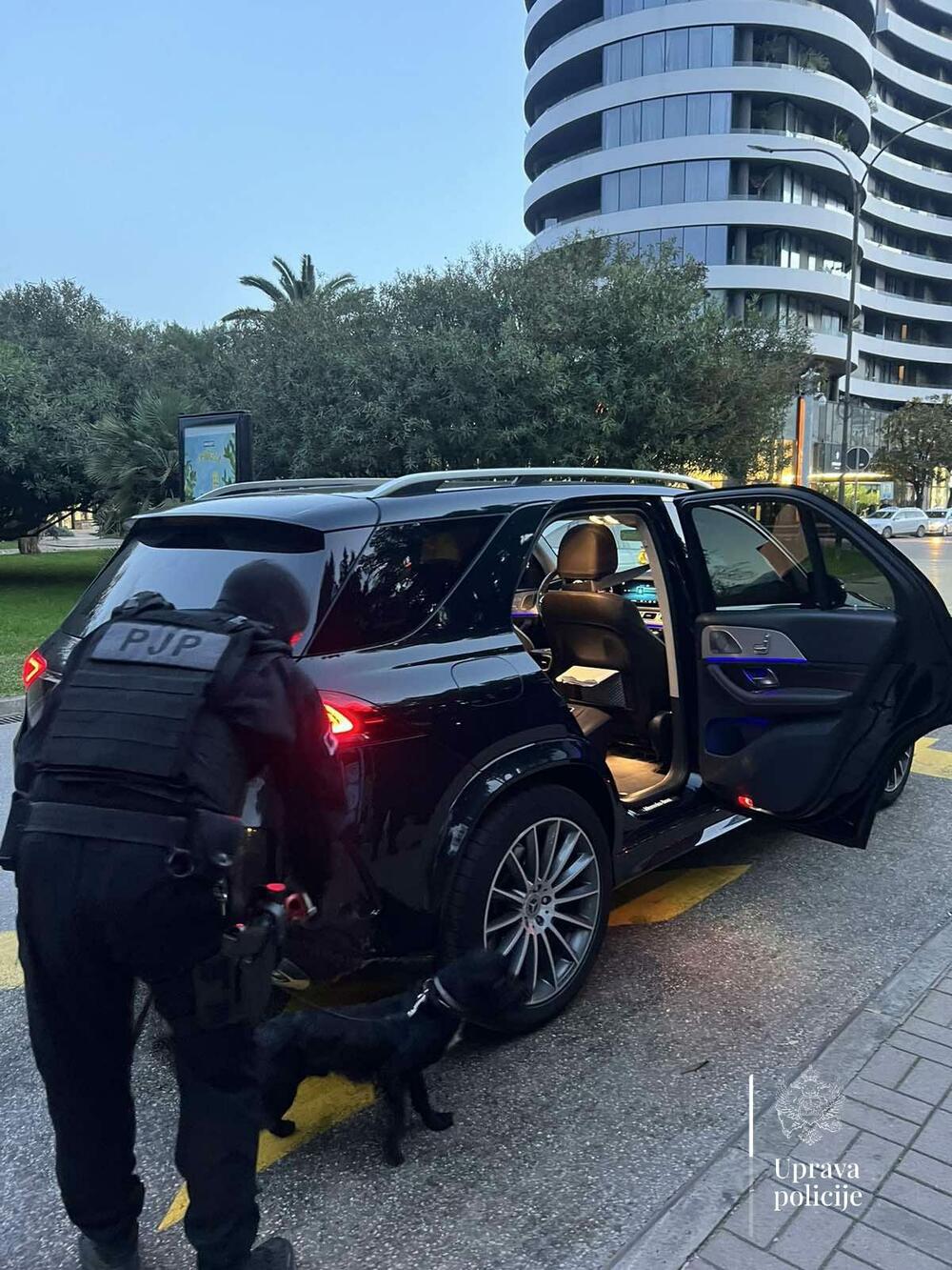 <p>Kontrole i pretresi obuhvataju pripadnike kriminalnih grupa, sa njima povezana i operativno interesantna lica</p>