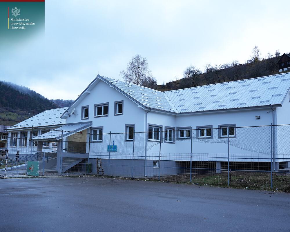 <p>"Rekonstrukcija je obuhvatila sanaciju fasade i krova, zamjenu elektroinstalacija i stolarije, kompletnu rekonstrukciju toaleta, izradu novog sistema grijanja, zamjenu podova, kao i farbarsko-molerske radove", piše u saopštenju</p>