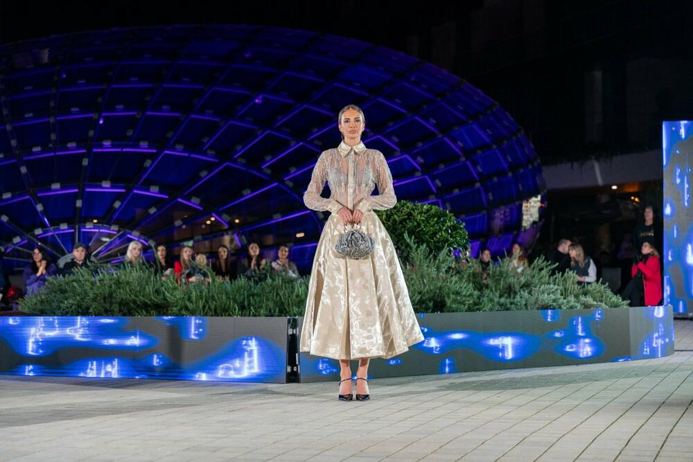 <p>Predsjednik Modne komore Crne Gore Srđan Lubarda, ali i modne dizajnerke koje su posljednje večeri Nedjelje mode predstavile po jedan model inspirisan Đorđom Armanijem, pričali su za &ldquo;Vijesti&rdquo; o značaju i nasljeđu čuvenog italijanskog kreatora</p>