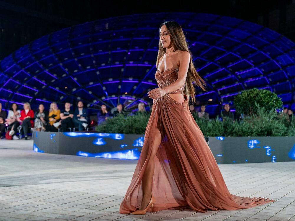 <p>Predsjednik Modne komore Crne Gore Srđan Lubarda, ali i modne dizajnerke koje su posljednje večeri Nedjelje mode predstavile po jedan model inspirisan Đorđom Armanijem, pričali su za &ldquo;Vijesti&rdquo; o značaju i nasljeđu čuvenog italijanskog kreatora</p>