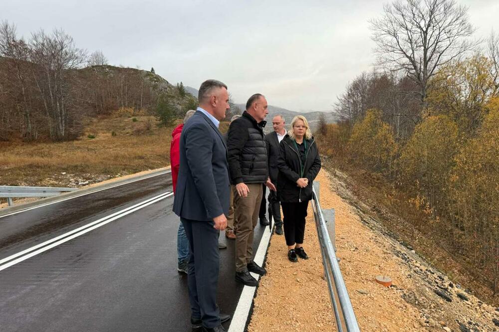 Sa obilaska saniranog klizišta, Foto: Uprava za saobraćaj