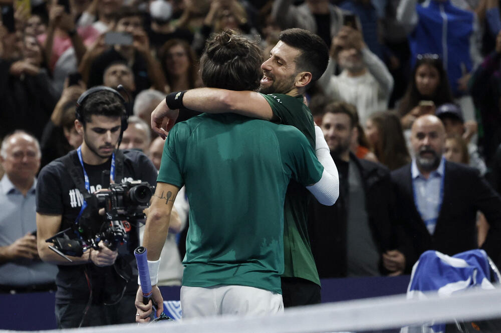 Đoković je nakon pobjede "uzeo" muštuluk Italijanu, Foto: REUTERS