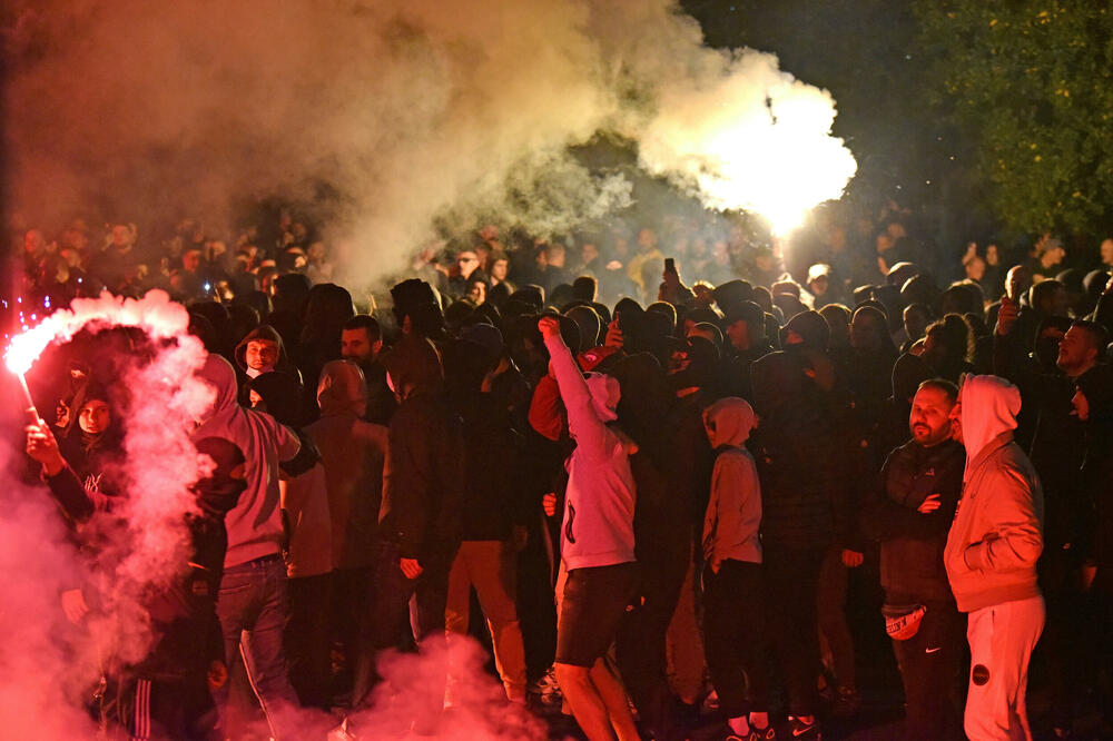 Kad država zataji, rulja &ldquo;dijeli pravdu&rdquo;: Uvredljive poruke na račun Turaka čule se i sa protesta ispred Vlade, Foto: BORIS PEJOVIC
