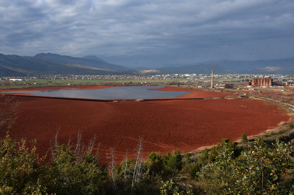 Spomenik nebrige: Bazen crvenog mulja, Foto: Luka Zekovic