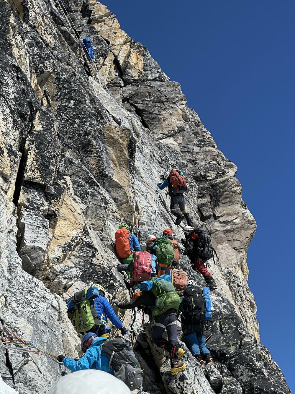 Opasnost na Ama Dablamu je stalna