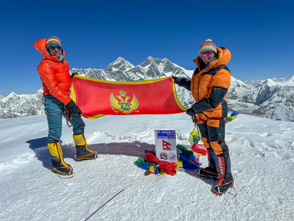 Povezala ih je ekspedicija: Marija Sekulović i Marija Zogović na vrhu Ama Dablam