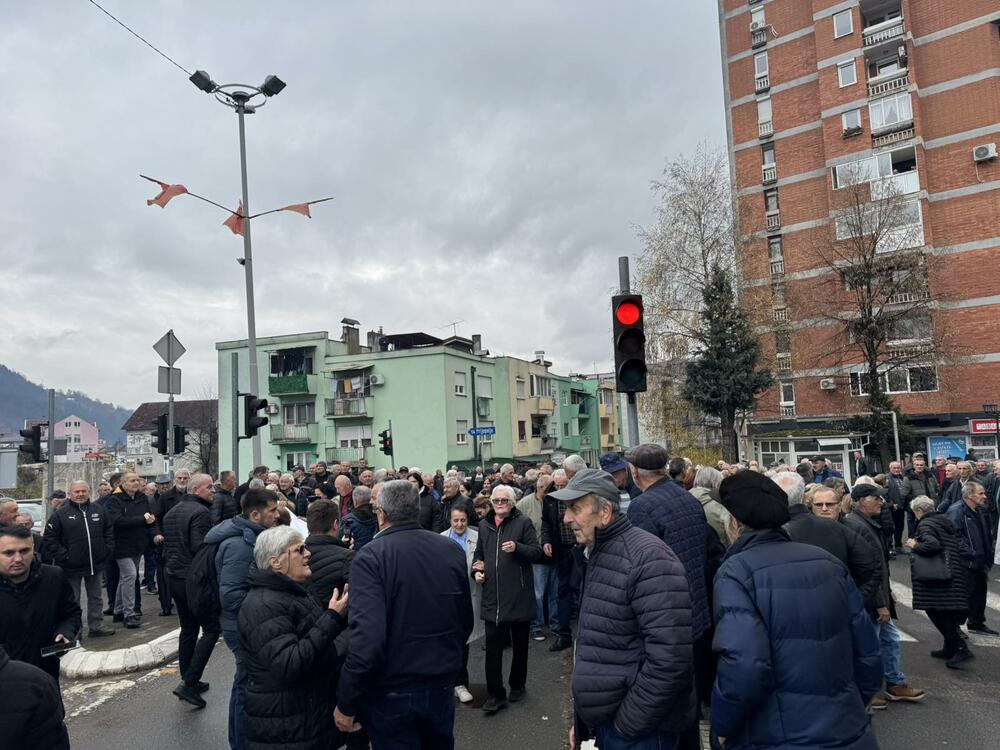 <p>Protest organizovao Pokret penzionera Crne Gore</p>