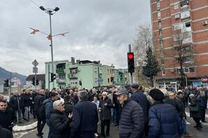 Protest penzionera u Bijelom Polju: "Nećemo dozvoliti rušenje...