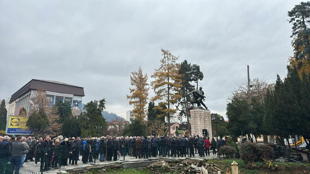 <p>Protest organizovao Pokret penzionera Crne Gore</p>