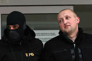 Komandir i graničar dio duvanskog kartela