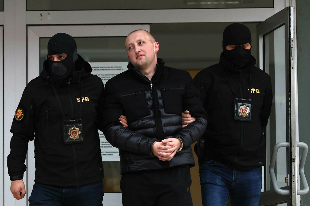 Privođenje jednog od osumnjičenih, Foto: Boris Pejović