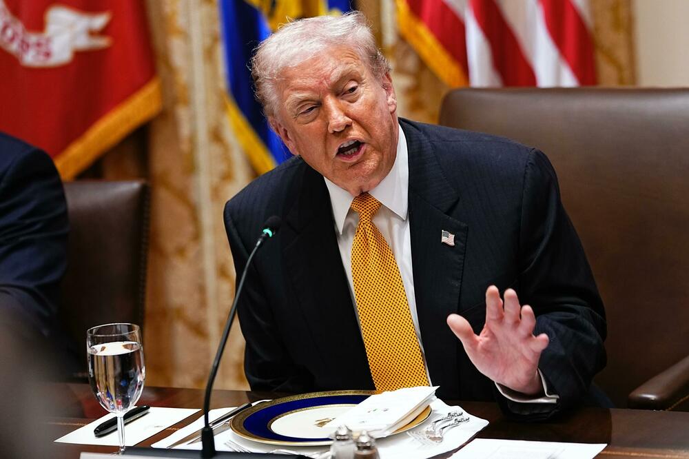 Donald Tramp, Foto: AARON SCHWARTZ/POOL/EPA/Shutterstock