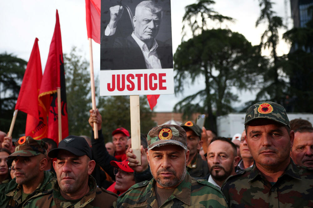 Sa protesta podrške Tačiju u Tirani u oktobru, Foto: REUTERS