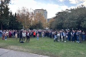 Poručili Vladi da se "ne igra s vatrom": Radnici “Budvanske...