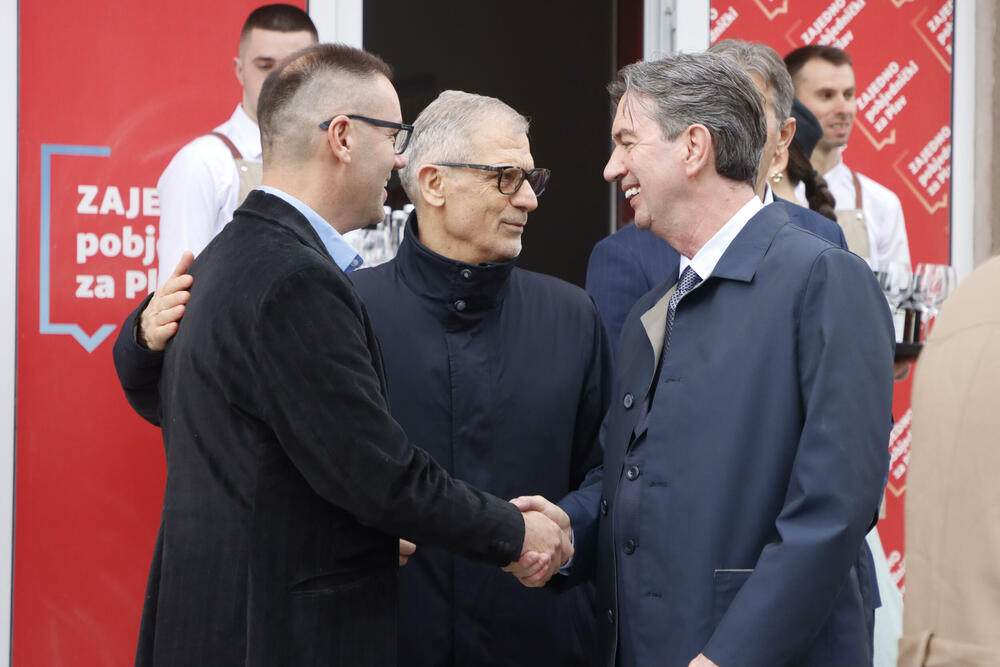 <p>Otvorena nova filijala Hipotekarne banke u Plavu</p>