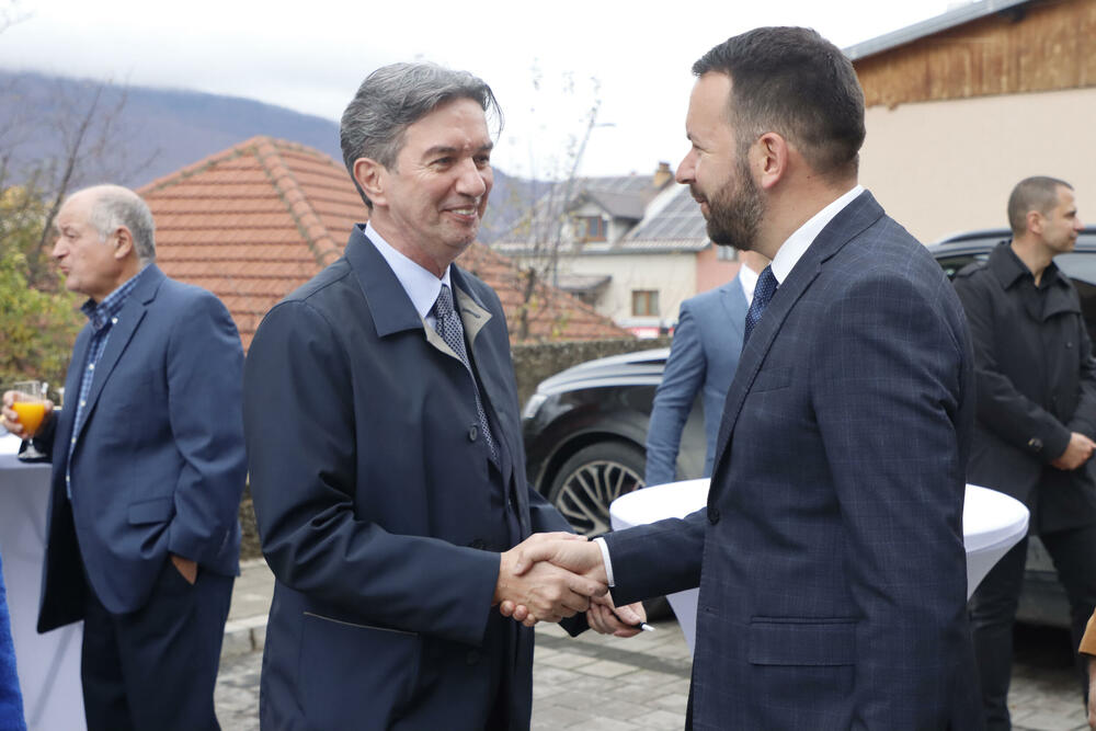 <p>Otvorena nova filijala Hipotekarne banke u Plavu</p>