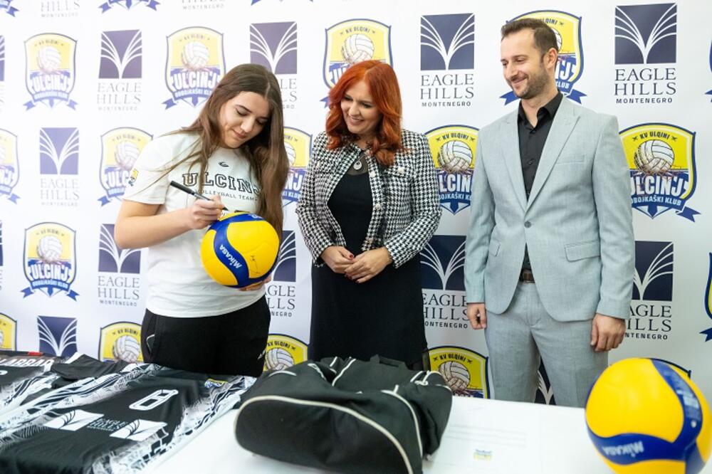 <p>Danas je u Ulcinju potpisan ugovor o sponzorstvu između kompanije <strong>Eagle Hills Montenegro</strong> i <strong>Odbojkaškog kluba Ulcinj</strong>, čime je ozvaničena nova saradnja usmjerena na razvoj sporta i podršku lokalnoj zajednici.</p>
