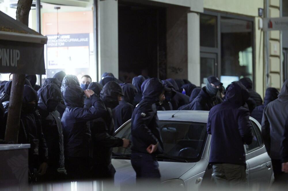 Više nemilih događaja u posljednjih 20-ak dana: maskirani muškarci ispred Srpskog kulturnog centra u Zagrebu, Foto: BETAPHOTO/Lana Slivar Dominic