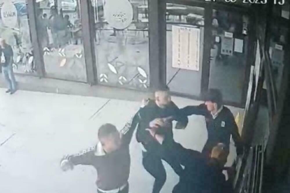Pretukli dvojicu ispred marketa, Foto: Skreen